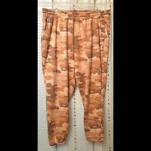 Fabletics Women's Camo Forever Go-to Fleece Sweatpants